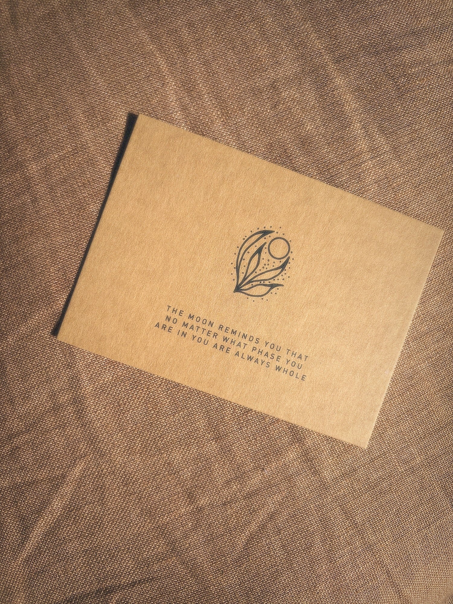 Eco-Pappe Postkarte / the moon reminds you
