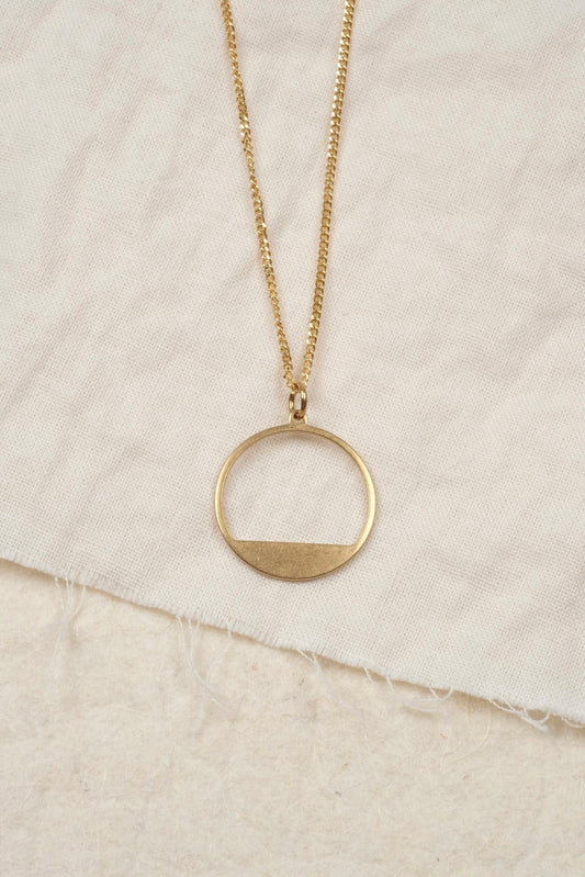 Kette mit Kreisanhänger in Gold