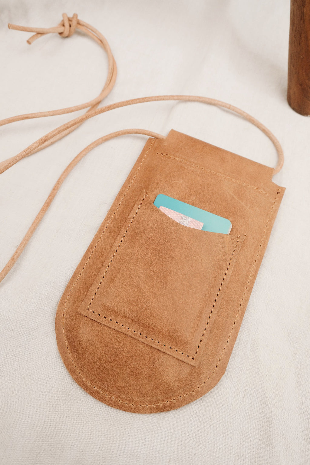 Sustainable smartphone bag AYI - black
