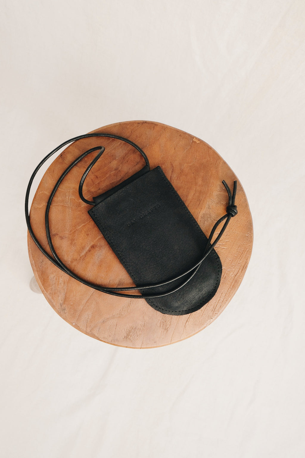 Sustainable smartphone bag AYI - black