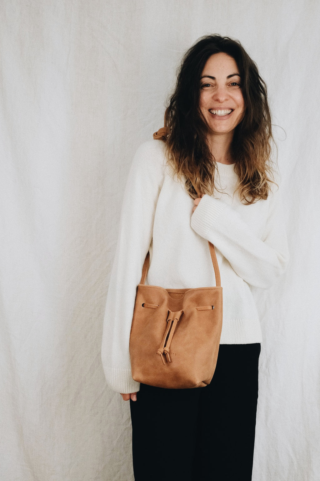 Sustainable leather bucket bag ULAH - brown