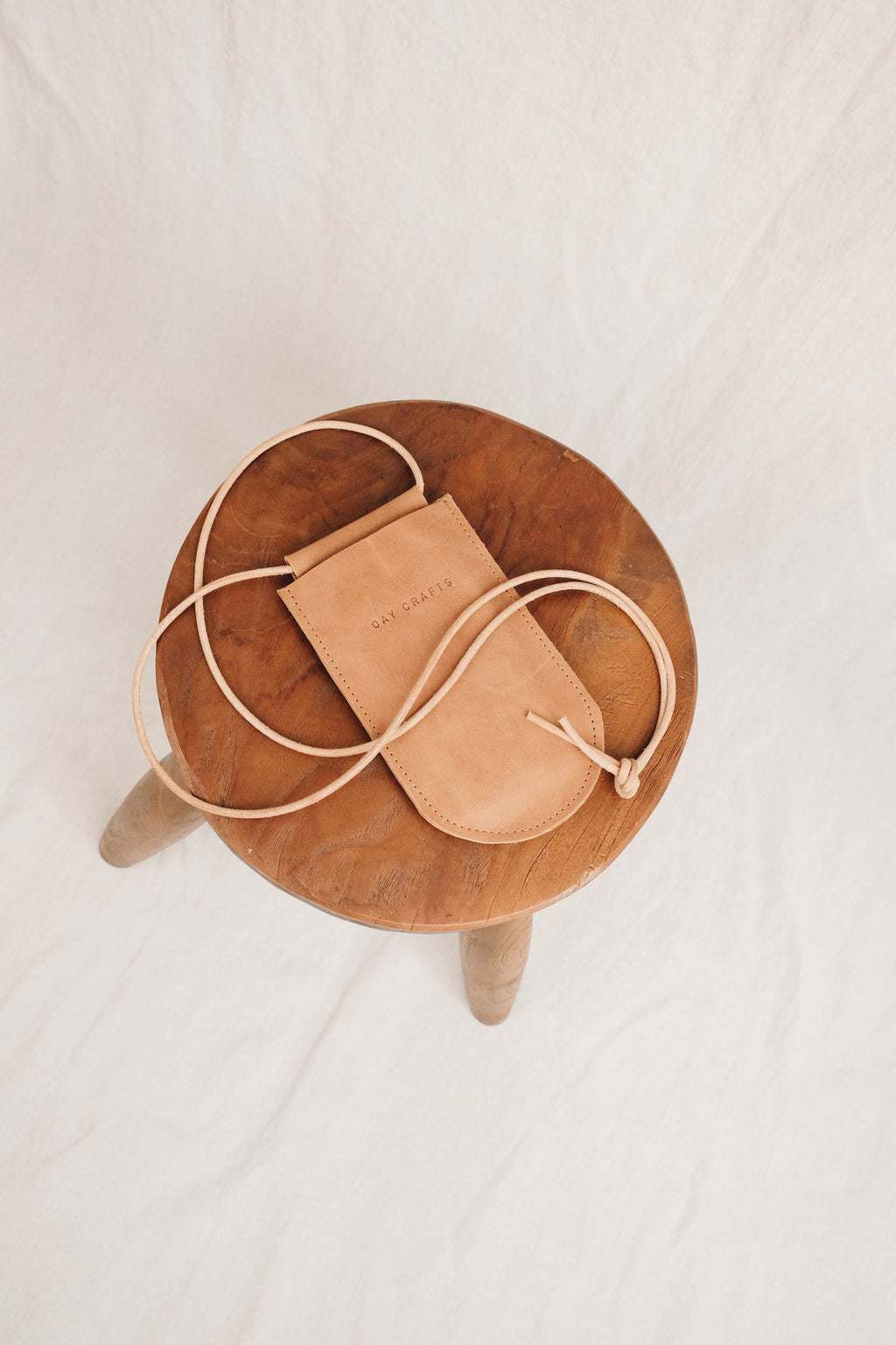 Sustainable smartphone bag AYI - black