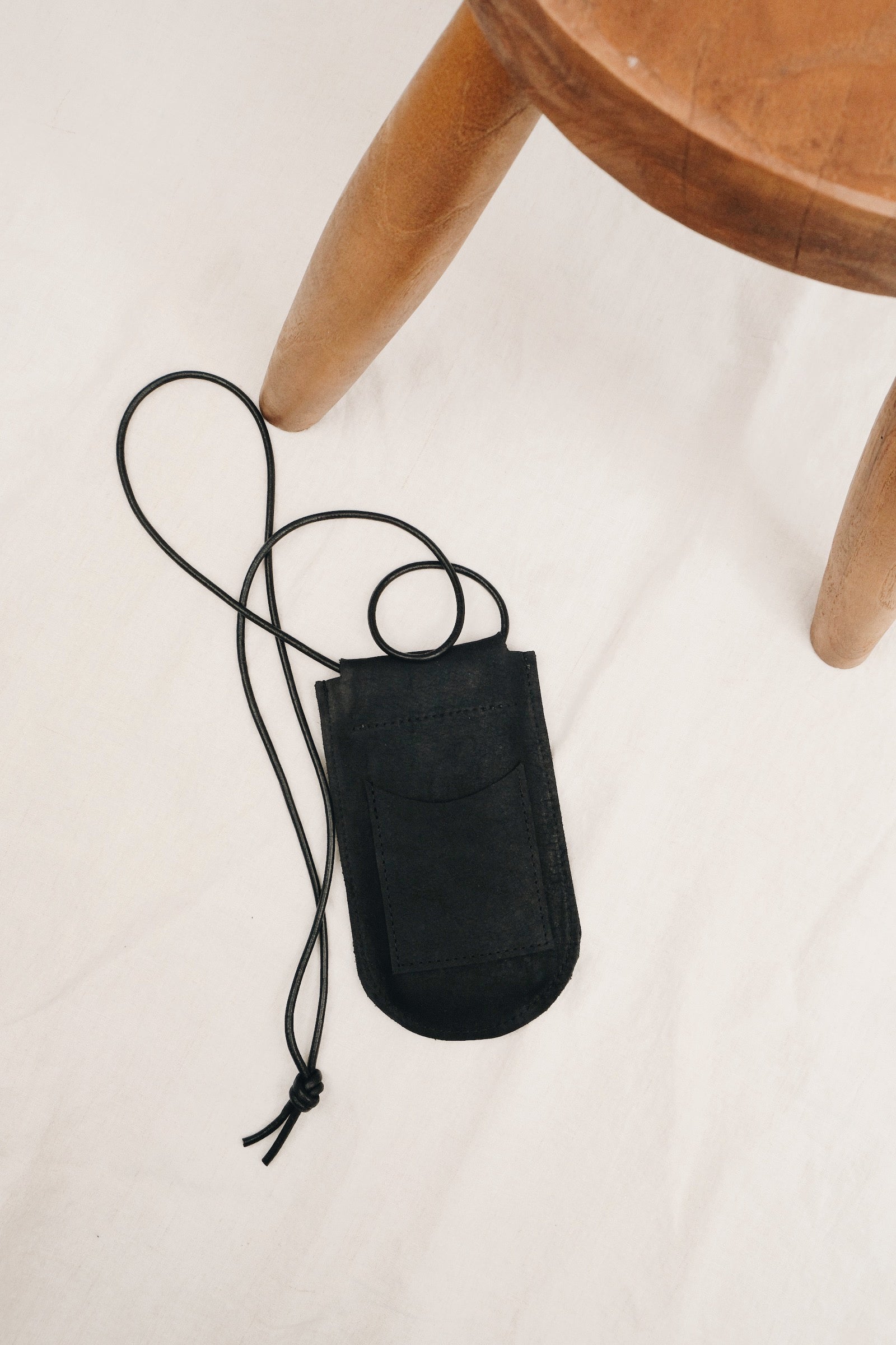 Sustainable smartphone bag AYI - black