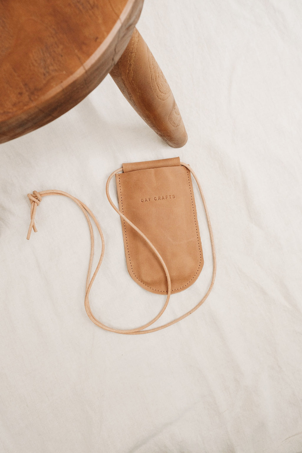 Sustainable smartphone bag AYI - black