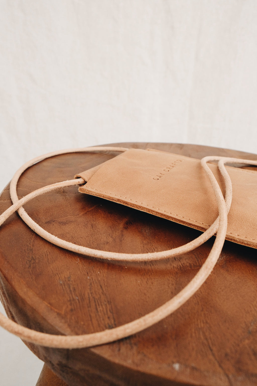 Sustainable smartphone bag AYI - black