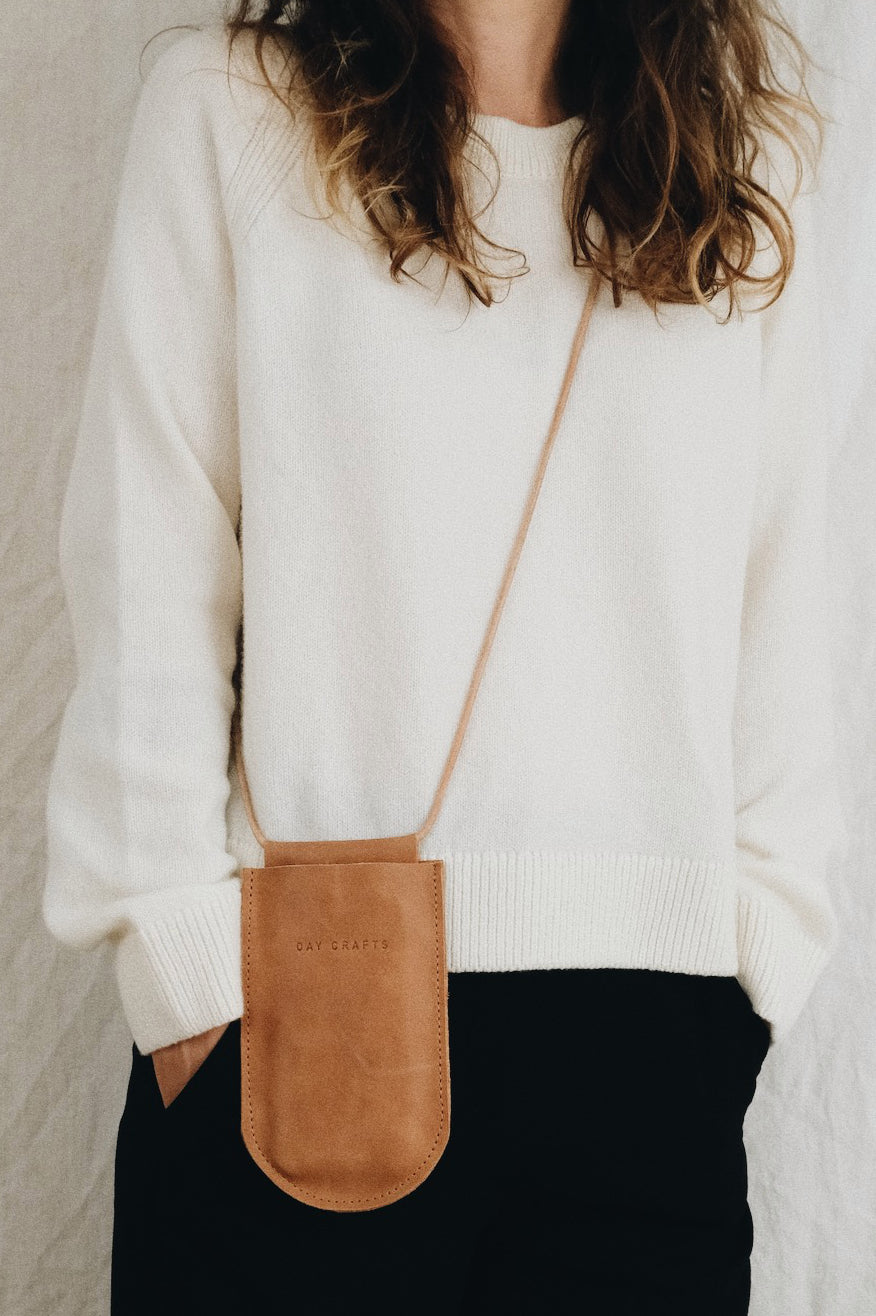 Sustainable smartphone bag AYI - black